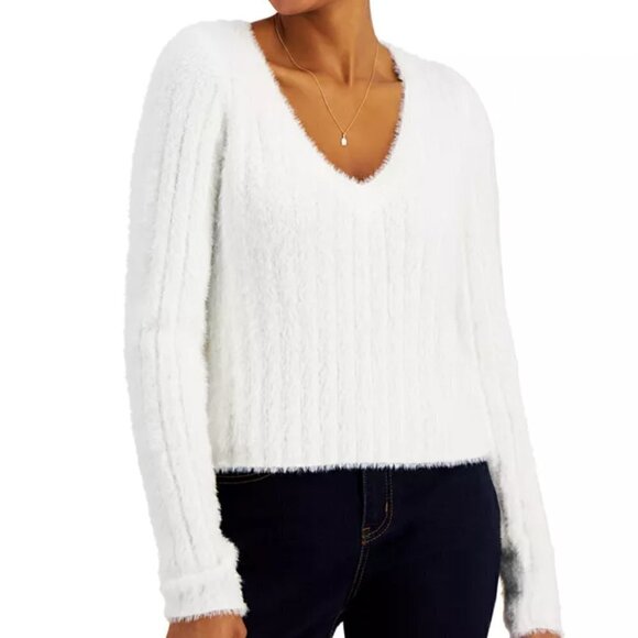 Major Label Group White Fuzzy Rib Knit Sweater Size Medium - Picture 1 of 7